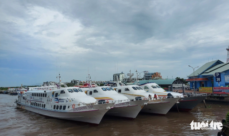Khả năng hình thành vùng áp thấp trên Biển Đông- Ảnh 1. Tàu cao tốc neo đậu trú bão số 3 (năm 2023) tại bến tàu TP Rạch Giá, Kiên Giang - Ảnh: CHÍ CÔNG
