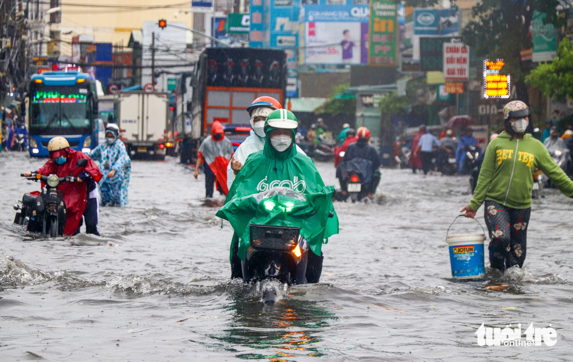 Thời tiết hôm nay 10-6: Mưa khắp nơi, nhiều vùng Bắc Bộ mưa rất to- Ảnh 1. Hôm nay 10-6, thời tiết Nam Bộ dự báo mưa to - Ảnh: LÊ PHAN