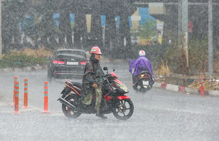 Ảnh hưởng La Nina, khả năng xuất hiện bão, mưa lũ dồn dập cuối năm- Ảnh 1. Bão và áp thấp nhiệt đới khả năng tập trung vào cuối năm - Ảnh: LÊ PHAN