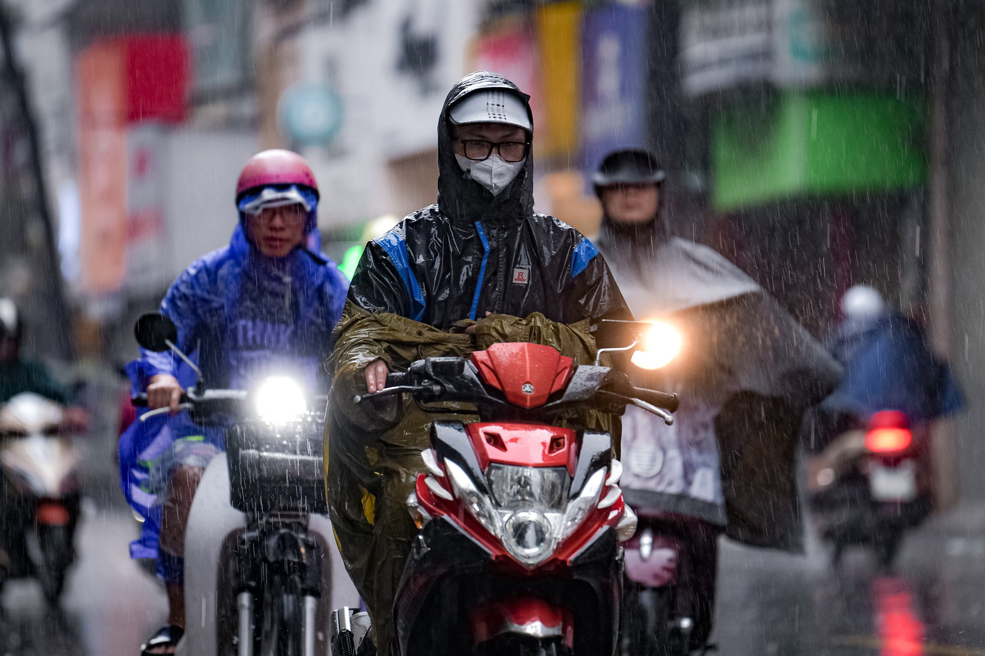 Thời tiết hôm nay 26-6: Cả nước có mưa, nhiều nơi mưa to- Ảnh 1. Hôm nay 26-6, sáng sớm thời tiết nhiều nơi có mưa - Ảnh: NAM TRẦN