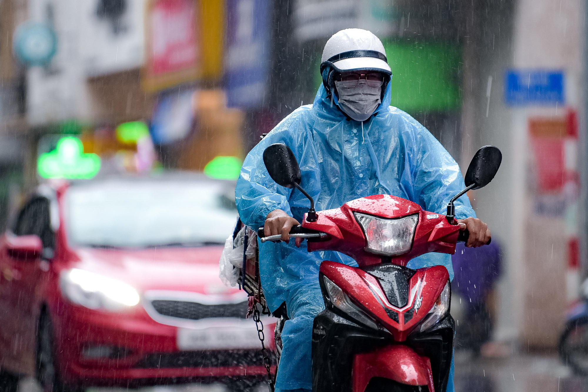 Thời tiết hôm nay 27-6: Các vùng miền đều mưa, chỉ vài nơi ở Trung Bộ nắng- Ảnh 1. Hôm nay 27-6, thời tiết cả nước nhiều nơi có mưa - Ảnh: NAM TRẦN