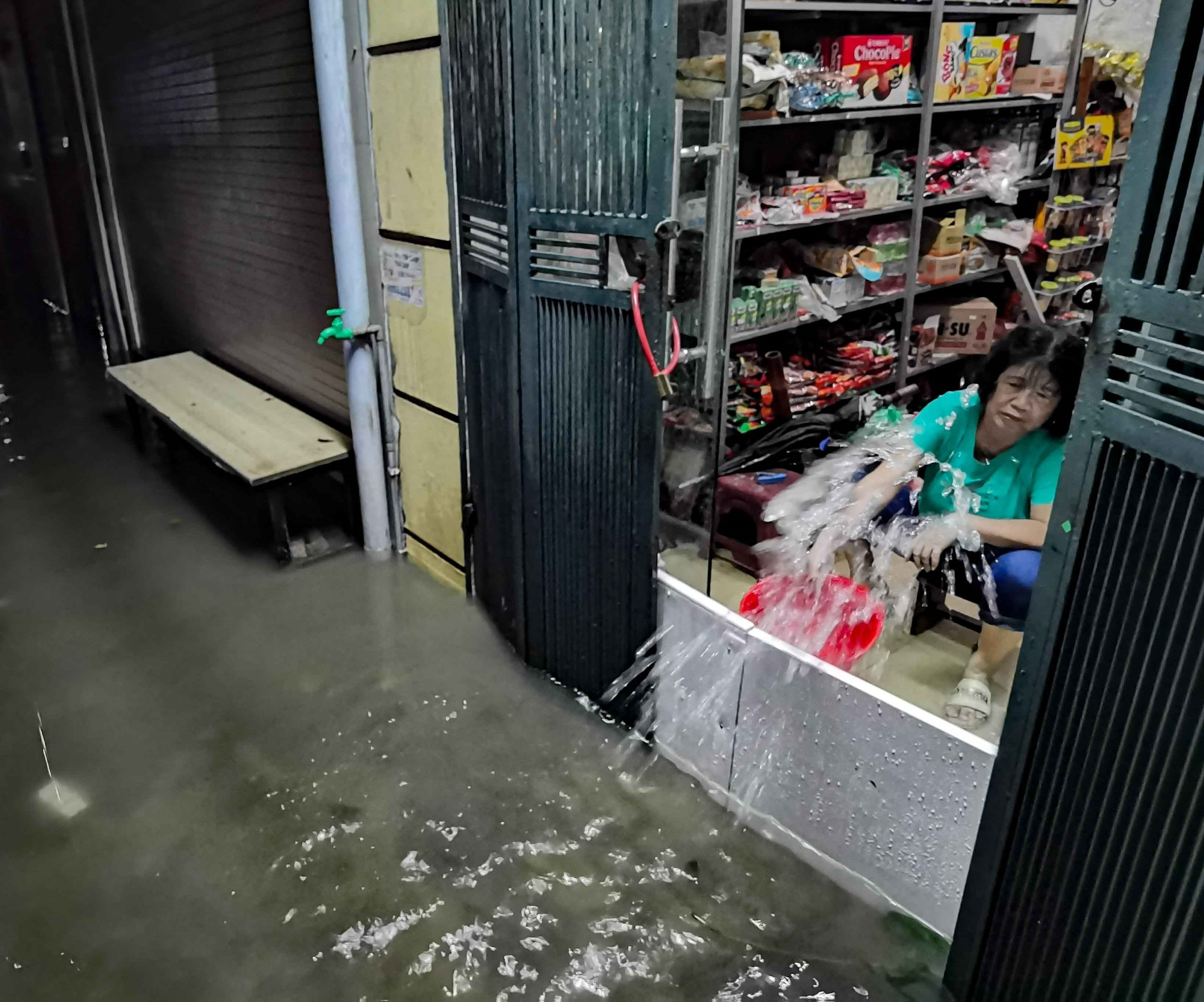 Bão số 3 đã suy yếu thành áp thấp nhiệt đới, nhiều nơi mưa to - Ảnh 1. Bão số 3 đã suy yếu thành áp thấp nhiệt đới, nhiều nơi mưa to - Ảnh 1.
